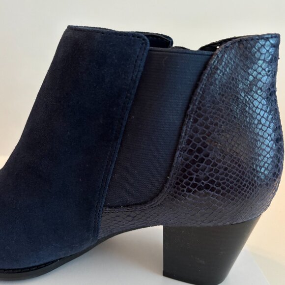 Vionic Anne Navy Faux Suede Booties Size 9 - Picture 5 of 8